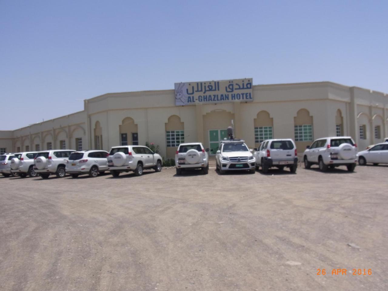Al Ghazlan Hotel Sinaw Ruddah Bagian luar foto